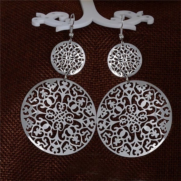 2/$20! Large Gunmetal Lasered Disc Earrings - Picture 3 of 9